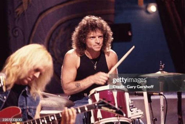 Joey Kramer Net Worth, Age, Height, Bio, Birthday, Wiki!