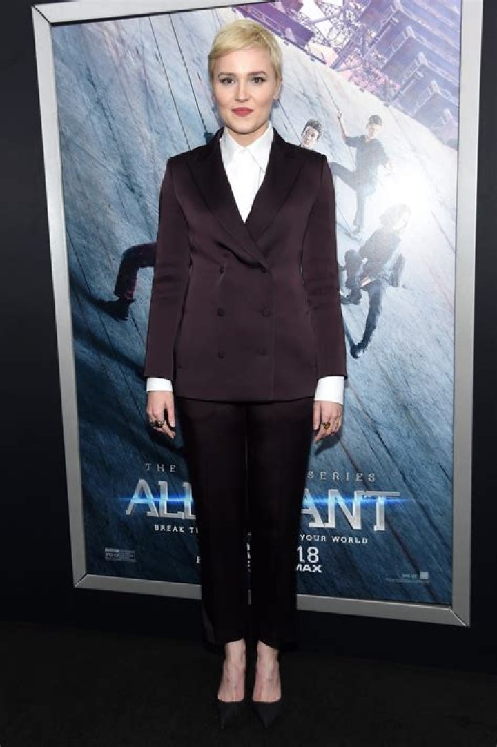 Veronica Roth Net Worth 2024, Age, Height, Bio, Birthday, Wiki!